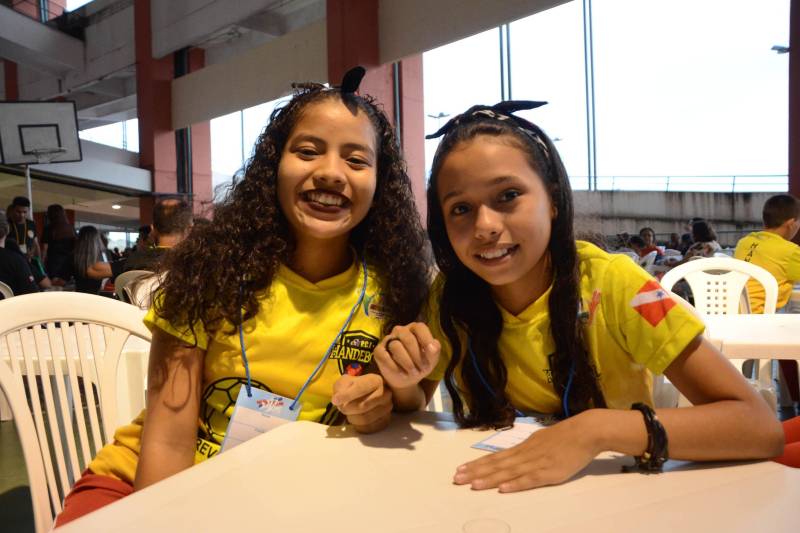 Do outro extremo do Pará, do município de Breves, na ilha do Marajó, veio Brenda Souza, 13 anos (e), atleta de Handebol. Foram doze horas de viagem de barco. Na bagagem a experiência do vice-campeonato do ano passado nos Jeps. "Treinamos cinco dias por semana e volto para a competição mais preparada e com uma vontade enorme de levar o título para nossa escola, para o nosso município, para nossa casa", disse.
FOTO: FERNANDO NOBRE / ASCOM SEDUC
DATA: 19.06.2018
BELÉM - PARÁ <div class='credito_fotos'>Foto: FERNANDO NOBRE/ASCOM SEDUC | <a href='/midias/2018/originais/007a2166-4c7c-4b5b-9d11-3251387b49ec.jpg' download><i class='fa-solid fa-download'></i> Download</a></div>