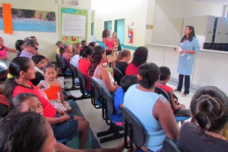 "Novembro Azul" com orientações diárias sobre prevenção e tratamento de câncer e outras doenças.
FOTO: ASCOM HRPM
DATA: 17.11.2018
BREVES - PARÁ <div class='credito_fotos'>Foto: Ascom HRPM | <a href='/midias/2018/originais/0085e570-3bd1-44a0-ae63-c54da26c94c9.jpg' download><i class='fa-solid fa-download'></i> Download</a></div>
