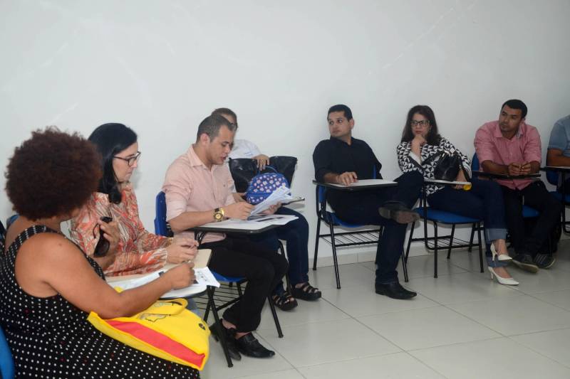 A Secretaria de Estado de Educação (Seduc) inicia nova fase da Formação Continuada dos professores Unidocentes dos Ensinos Fundamental e Médio do Mundiar - programa que atua na correção da distorção idade/ano escolar desde 2014. A formação 2018, que ocorre desde o dia 13 e segue até esta sexta-feira, 15, em Belém, referente ao Módulo II, será feita integralmente pelo Comitê Multidisciplinar, composto por 30 professores da Seduc, conforme preconiza a parceria com a Fundação Roberto Marinho.

FOTO: FERNANDO NOBRE / ASCOM SEDUC
DATA: 14.06.2018
BELÉM - PARÁ <div class='credito_fotos'>Foto: FERNANDO NOBRE/ASCOM SEDUC   |   <a href='/midias/2018/originais/00a44a1c-b678-46bb-9903-332a806e54a5.jpg' download><i class='fa-solid fa-download'></i> Download</a></div>