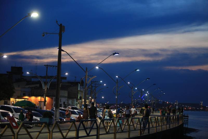A cidade de Santarém, região do Baixo Amazonas, estará em festa nesta sexta (22), quando completará 357 anos de existência. Às vésperas do aniversário, nesta quinta-feira (21), a população ganha uma maratona de shows culturais promovidos na Praça de Eventos da cidade, com início a partir das 18h.
FOTO: MÁCIO FERREIRA / ARQUIVO AG. PARÁ
DATA: 21.06.2018
SANTARÉM - PARÁ <div class='credito_fotos'>Foto: MÁCIO FERREIRA/ AG. PARÁ | <a href='/midias/2018/originais/010eced9-6f03-4ca1-90d0-2c74a9c705f9.jpg' download><i class='fa-solid fa-download'></i> Download</a></div>