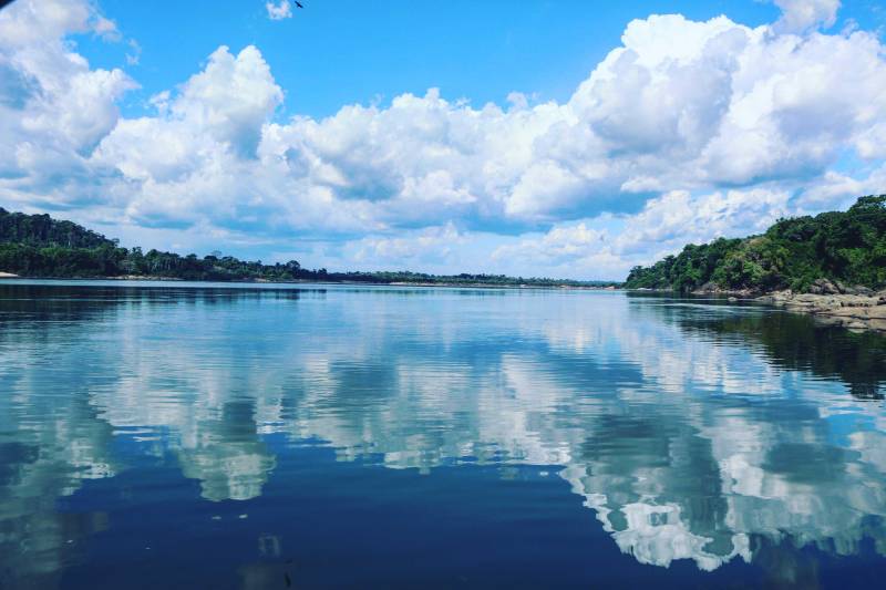 Uma viagem a trabalho para a Região do Xingu, no oeste do Pará, pode ser uma boa ocasião para conhecer belas paisagens, com trilhas, cachoeiras e cavernas guardadas entre a imensidão verde da floresta. Se for neste período do ano melhor ainda, pois a frequência de chuvas aumenta o volume de água das cachoeiras, deixando o cenário mais exuberante e ideal para um mergulho, com o devido registro para exibir aos amigos nas redes sociais. Na foto, região conhecida como Volta Grande do Xingu.
FOTO: WILSON SOARES
DATA: 21.04.2018
BRASIL NOVO - PARÁ <div class='credito_fotos'>Foto: WILSON SOARES | <a href='/midias/2018/originais/0134f165-d7c7-4e65-95a7-686ff4dfacd4.jpg' download><i class='fa-solid fa-download'></i> Download</a></div>