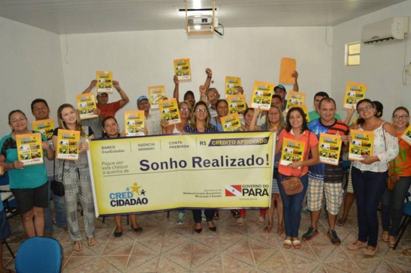 O Programa CredCidadão finalizou na tarde dessa segunda-feira (19), a primeira parte de liberações de crédito em municípios da região do Baixo Amazonas. As liberações ocorreram nos municípios de Alenquer, Terra Santa (foto) e Faro.
FOTO: SAMUEL ALVARENGA / SECOM
DATA: 19.03.2018
TERRA SANTA - PARÁ <div class='credito_fotos'>Foto: Samuel Alvarenga / Secom | <a href='/midias/2018/originais/01745ae9-8bc5-4b97-8541-a420f3b3a556.jpg' download><i class='fa-solid fa-download'></i> Download</a></div>