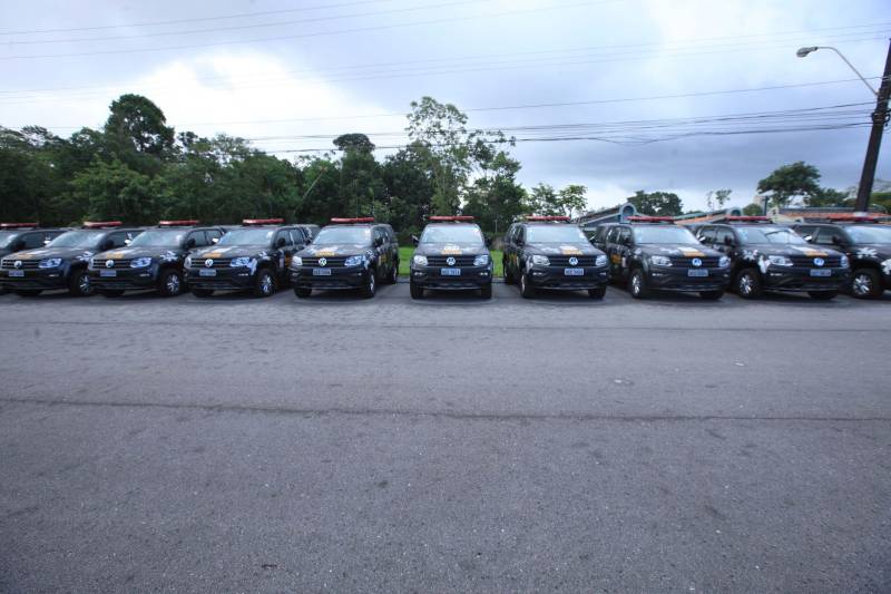 A Polícia Militar do Pará divulgou os números dos investimentos do Estado na estruturação da corporação e no aumento de benefícios aos mais de 15 mil militares atuantes em Belém e no interior. Essa estratégia de redirecionamento de recursos públicos para a segurança, intensificada em 2018, já apresenta alguns resultados: de janeiro a abril de 2018, houve redução de 12% nos índices de furtos, 14% no número de roubos, e 17,44% nos registros de latrocínio (roubo seguido de morte) e lesão corporal seguida de morte, em comparação ao mesmo período de 2017. Somente em 2018 foram entregues 115 motos e 105 pickups para a Polícia Militar, além do efetivo contar com mais de 600 motocicletas e cerca de 800 veículos locados para dar apoio ao policiamento. O investimento é em todos os 144 municípios, e os bens distribuídos nas 12 Regiões de Integração. 

FOTO: CARLOS SODRÉ / AG. PARÁ
DATA: 17.05.2018
BELÉM - PARÁ <div class='credito_fotos'>Foto: Carlos Sodré/Agência Pará   |   <a href='/midias/2018/originais/0179aa42-cc3d-4d74-8572-327d12b025ad.jpg' download><i class='fa-solid fa-download'></i> Download</a></div>