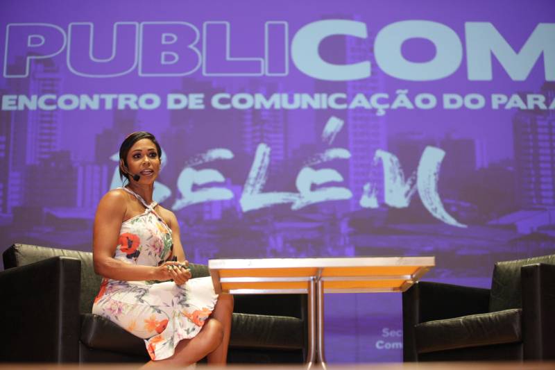 A Secretaria de Comunicação do Estado ( Secom) deu início na tarde desta segunda-feira (11), no Ginásio do Sesi, ao Publicom Belém. Criado em 2013 , o Publicom é um Encontro de Comunicação voltado para profissionais e estudantes do Pará, um compromisso assumido pela secretaria de discutir a Comunicação em todos os cantos do Estado. Ao longo de cinco anos, o evento já passou por Belém, Altamira, Bragança, Breves, Marabá, Paragominas, Parauapebas, Redenção, Santarém e Xinguara. Este ano, o Publicom já esteve em Breves, Altamira e Marabá. “Colocamos como desafio realizar 4 edições do Publicom em apenas 6 meses, e estamos concluindo isso. Contemplamos todas as macro-regiões do Estado, levando qualificação, reflexão e um debate sobre como é feita a comunicação, hoje, no Brasil e no Pará, e como os profissionais de comunicação podem fazer para melhorar cada vez mais. A Secretaria de Comunicação é uma secretaria que valoriza as políticas públicas e o Publicom veio para reforçar isso", destacou o secretário de Estado de Comunicação, Daniel Nardin.
FOTO: MÁCIO FERREIRA / AG. PARÁ
DATA: 11.06.2018
BELÉM - PARÁ <div class='credito_fotos'>Foto: MÁCIO FERREIRA/ AG. PARÁ | <a href='/midias/2018/originais/01c9711c-ff8b-48e6-8e62-a0de5110fd5e.jpg' download><i class='fa-solid fa-download'></i> Download</a></div>