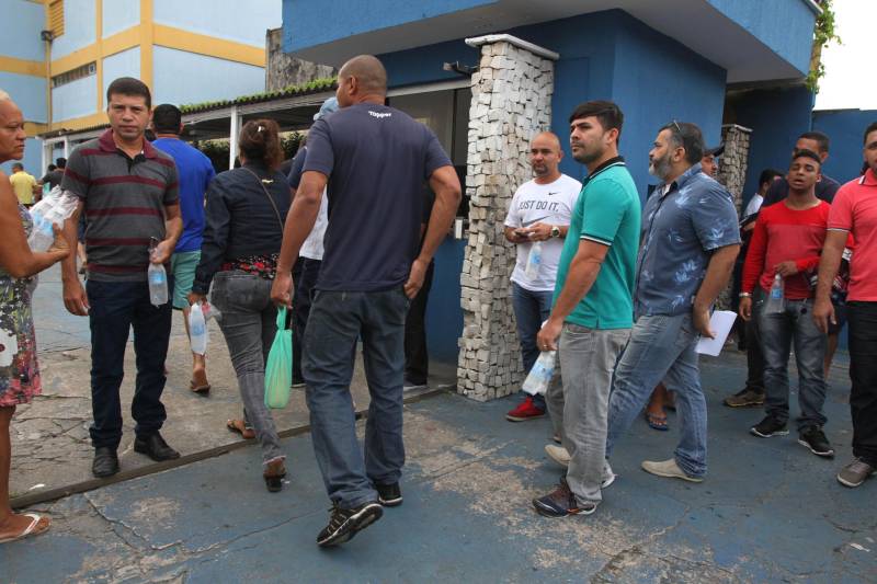 Um total de 9011 candidatos fizeram as provas para concorrer a 500 vagas para agente prisional da Superintendência do Sistema Penitenciário do Estado (Susipe), neste domingo, 18. No total, 11.835 candidatos estavam inscritos para o concurso, que é o primeiro da instituição para o cargo.
FOTO: CRISTINO MARTINS / AG. PARÁ
DATA: 18.03.2018
BELÉM - PARÁ <div class='credito_fotos'>Foto: Cristino Martins/Ag. Pará | <a href='/midias/2018/originais/023e16eb-6696-4155-8a95-4b2c676809cb.jpg' download><i class='fa-solid fa-download'></i> Download</a></div>