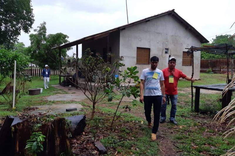 Servidores da Empresa de Assistência Técnica e Extensão Rural (Emater-PA) foram capacitados no curso de Metodologias Participativas de Assistência Técnica e Extensão Rural (Ater). Quarenta técnicos extensionistas das regionais de Santarém, Médio Amazonas, Altamira e Tapajós, que englobam 28 municípios, participaram de segunda-feira (26) até esta sexta-feira (30) do curso, voltado a pessoas e suas relações sociais, considerando e valorizando seus saberes, crenças e costumes.

FOTO: ASCOM EMATER
DATA: 30.11.2018
SANTARÉM - PARÁ <div class='credito_fotos'>Foto: ASCOM EMATER   |   <a href='/midias/2018/originais/0261f240-4e64-440b-86f2-c47362c317e3.jpg' download><i class='fa-solid fa-download'></i> Download</a></div>