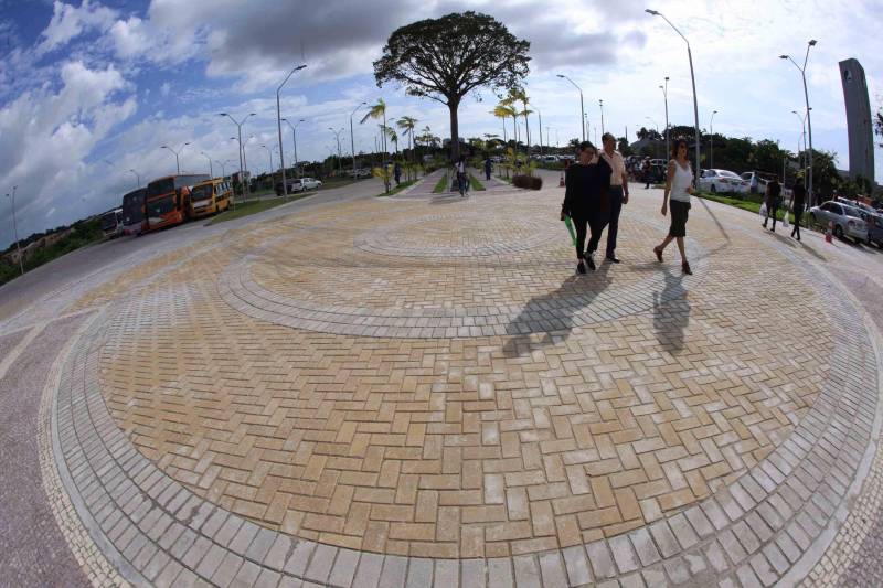 O Parque Estadual do Utinga (PEUt) o mais importante espaço de preservação e estudo da biodiversidade dentro da Região Metropolitana de Belém será reaberto à população a partir desta sexta,16, a partir das 16h30, com apresentações artísticas, com o Boi Veludinho, crianças do Pro Paz e a premiada Orquestra Sinfônica do Theatro da Paz. A apresentação será em um espaço ao ar livre e não será necessária a retirada de ingressos, por esse motivo, a recomendação é que o público chegue cedo, porque a entrada será fechada quando o espaço estiver lotado.
FOTO: MÁCIO FERREIRA / AG PARÁ
DATA: 16.03.2018
BELÉM - PARÁ <div class='credito_fotos'>Foto: MÁCIO FERREIRA/ AG. PARÁ | <a href='/midias/2018/originais/02af3eda-b885-42eb-a0c9-5e86d9426306.jpg' download><i class='fa-solid fa-download'></i> Download</a></div>