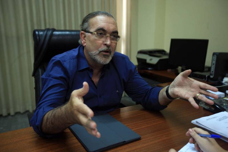 Mais de R$500 milhões por ano estão sendo investidos na malha viária de todo o Estado. O objetivo principal, além de melhorar a mobilidade urbana é trazer mais conforto aos moradores dos municípios por onde as estradas e rodovias passam e aos motoristas e passageiros que precisam trafegar por elas. Divididas em frentes de trabalho, a Secretaria de Estado de Transportes (Setran) criou três projetos para investir o montante de verba direcionada a malha viária, são eles o “Manutenção Integral”, o “Asfalto na Estrada” e o “Pontes Concretas”. O secretário da Setran, Kleber Menezes (foto), comenta que, ao longo do governo Simão Jatene, construção e reconstrução de pontes têm sido uma prioridade e explica o porque.
FOTO: CARLOS SODRÉ / AG. PARÁ
DATA: 21.04.2018
BELÉM - PARÁ <div class='credito_fotos'>Foto: Agência Pará | <a href='/midias/2018/originais/02cf44da-100b-4314-8361-23749b0f3abb.jpg' download><i class='fa-solid fa-download'></i> Download</a></div>