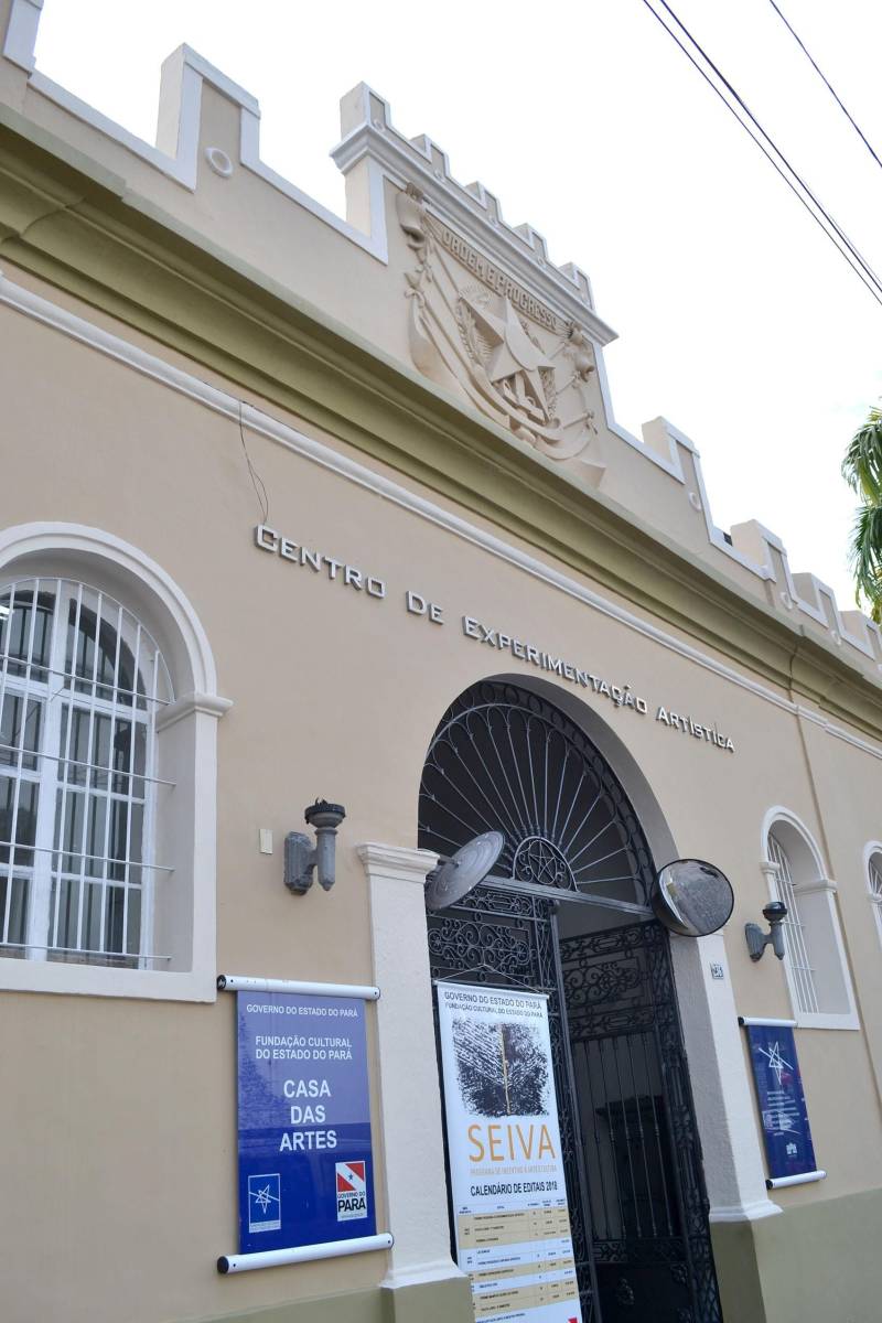 A Casa das Artes terá uma programação diferenciada no final deste mês. A Biblioteca Vicente Salles, localizada no espaço cultural, terá uma oficina de Jogos literários voltada para os jovens, ainda no clima da Colônia de Férias.

FOTO: ASCOM FCP
DATA: 17.01.2018
BELÉM - PARÁ <div class='credito_fotos'>Foto: ASCOM FCP   |   <a href='/midias/2018/originais/0347bbd3-4f57-4552-a84d-f9708387cd0b.jpg' download><i class='fa-solid fa-download'></i> Download</a></div>