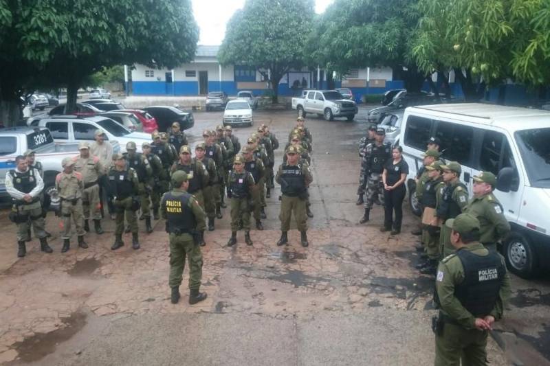 O Comando de Policiamento da Primeira Região (CPR 1), da Polícia Militar do Pará, divulgou nesta sexta-feira (16) dados sobre a Operação Carnaval 2018, realizada em 13 municípios de sua área de abrangência, na região oeste. Durante a operação foram realizadas 10.686 abordagens a veículos e pedestres, registrados três homicídios e oito casos de roubos, seis a menos que os 14 ocorridos no Carnaval de 2017. A operação da PM foi iniciada na última sexta-feira (09) e encerrada na quarta-feira (14). O objetivo foi garantir tranquilidade e segurança às pessoas que foram aproveitar o feriado de Carnaval.
FOTO: SAMUEL ALVARENGA / AG PARÁ
DATA: 16.02.2018
SANTARÉM - PARÁ <div class='credito_fotos'>Foto: SAMUEL ALVARENGA/AG.PARÁ | <a href='/midias/2018/originais/03cae25a-5eb9-4d91-b039-96f292e4c9f8.jpg' download><i class='fa-solid fa-download'></i> Download</a></div>