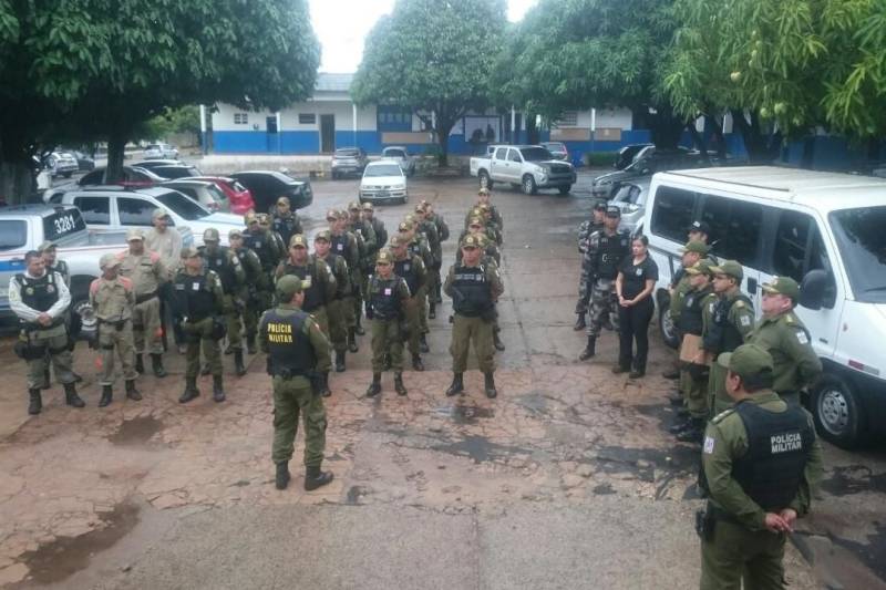 O Comando de Policiamento da Primeira Região (CPR 1), da Polícia Militar do Pará, divulgou nesta sexta-feira (16) dados sobre a Operação Carnaval 2018, realizada em 13 municípios de sua área de abrangência, na região oeste. Durante a operação foram realizadas 10.686 abordagens a veículos e pedestres, registrados três homicídios e oito casos de roubos, seis a menos que os 14 ocorridos no Carnaval de 2017. A operação da PM foi iniciada na última sexta-feira (09) e encerrada na quarta-feira (14). O objetivo foi garantir tranquilidade e segurança às pessoas que foram aproveitar o feriado de Carnaval.

FOTO: SAMUEL ALVARENGA / AG PARÁ
DATA: 16.02.2018
SANTARÉM - PARÁ <div class='credito_fotos'>Foto: SAMUEL ALVARENGA/AG.PARÁ   |   <a href='/midias/2018/originais/03cae25a-5eb9-4d91-b039-96f292e4c9f8.jpg' download><i class='fa-solid fa-download'></i> Download</a></div>