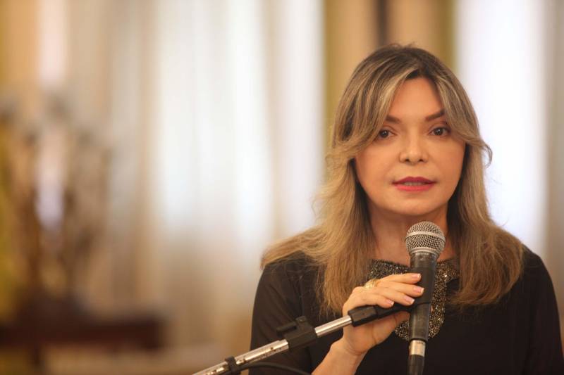 Um acordo de cooperação técnica para agilizar as ações de cobrança de títulos da dívida ativa, ajuizados ou não, foi celebrado nesta terça-feira, 26, entre o Tribunal de Justiça do Estado (TJPA), Governo do Pará, União, Prefeitura de Belém e o Instituto de Estudos de Protesto de Títulos do Brasil, seção Pará. O acordo foi firmado na sede do TJPA. O acordo de cooperação técnica foi firmado com base na Lei nº 9.492/1997, que estabelece o protesto como ato formal e solene, pelo qual se prova a inadimplência e o descumprimento de obrigação originada em títulos e outros documentos em dívida, e à inexistência de disposições legais que vedem à utilização do serviço de protesto de títulos pelas entidades da administração pública; e observa as decisões do Conselho Nacional de Justiça (CNJ), que estabelecem a validade do protesto dos títulos, denominados certidões da dívida ativa, bem como atende meta do CNJ, de desjudicialização de ações, estimulando o protesto de títulos executados ou não. Na foto, a juíza coordenadora do Macrodesafio Impulso às Execuções Fiscais, Kédima Pacifico Lyra.
FOTO: MARCELO LELIS / AG. PARÁ
DATA: 26.06.2018
BELÉM - PARÁ <div class='credito_fotos'>Foto: Marcelo Lelis / Ag. Pará | <a href='/midias/2018/originais/03d20f7b-d3eb-440c-a71c-e2c0a008a37a.jpg' download><i class='fa-solid fa-download'></i> Download</a></div>