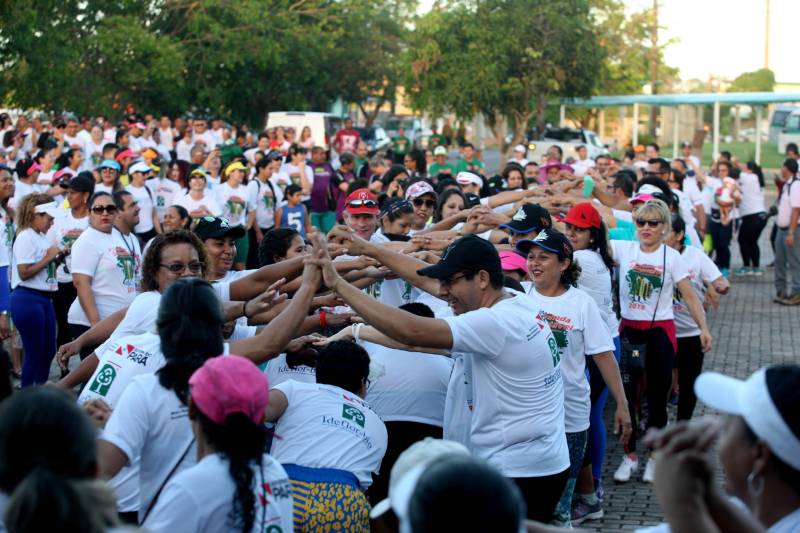 “Foi uma semana produtiva, de muito trabalho, de interação com a sociedade, e culminou com a caminhada sustentável (foto), que por sua vez foi extremamente bem-sucedida para mostrarmos que sustentabilidade também envolve saúde”. As palavras do titular da Secretaria de Estado de Meio Ambiente e Sustentabilidade (Semas), Thales Belo, encerraram uma programação vasta do Governo do Pará em alusão à Semana Mundial do Meio Ambiente.

FOTO: SIDNEY OLIVEIRA / AG. PARÁ
DATA: 09.06.2018
BELÉM - PARÁ <div class='credito_fotos'>Foto: Sidney Oliveira/Ag. Pará   |   <a href='/midias/2018/originais/047820c2-da0d-4a70-8286-d8657a209d9d.jpg' download><i class='fa-solid fa-download'></i> Download</a></div>