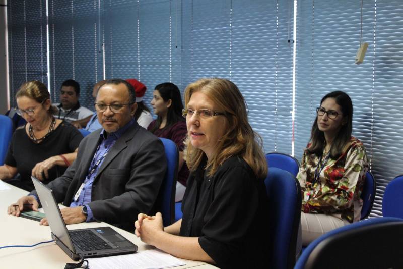 O 25º sorteio do Programa Nota Fiscal Cidadã foi realizado nesta quarta-feira (5), na sede da Secretaria de Estado da Fazenda (Sefa), em Belém. Foram sorteados 2.774 prêmios, no valor total de R$ 568.300,00, distribuídos em faixas: um prêmio extra de R$ 100 mil; um prêmio de R$ 40 mil; dois prêmios de R$ 20 mil e dois prêmios de R$ 10 mil; 18 prêmios de R$ 1 mil; 73 prêmios de R$ 500,00; 461 de R$ 200,00 e 2.216 prêmios de R$ 100,00. O valor global da premiação representa até 5% do volume de ICMS (imposto sobre circulação de mercadorias e serviços) recolhido mensalmente pelos estabelecimentos enquadrados no Programa. Na foto, a coordenadora do Programa, Roseli Kempfer Pantoja (de blusa preta).

FOTO: ASCOM / SEFA
DATA: 05.12.2018
BELÉM - PARÁ <div class='credito_fotos'>Foto: Ascom Sefa   |   <a href='/midias/2018/originais/04b4afa7-ab9d-4b51-bb80-ee9db84ea4e8.jpg' download><i class='fa-solid fa-download'></i> Download</a></div>