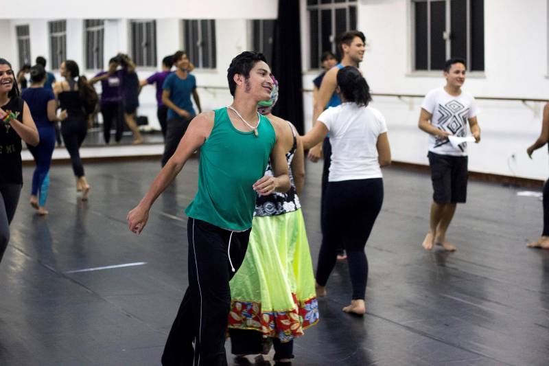 A Fundação Cultural do Pará (FCP) promove, até esta terça-feira, 20, o “Laboratório de práticas híbridas do corpo: o que pulsa?” na Casa das Artes, na Sala de Dança, a partir das 19h.
FOTO: ARQUIVO / ASCOM FCP
DATA: 20.02.2018
BELÉM - PARÁ <div class='credito_fotos'>Foto: ASCOM FCP | <a href='/midias/2018/originais/04c95fdf-c4a8-49cd-976f-49672214abc9.jpg' download><i class='fa-solid fa-download'></i> Download</a></div>
