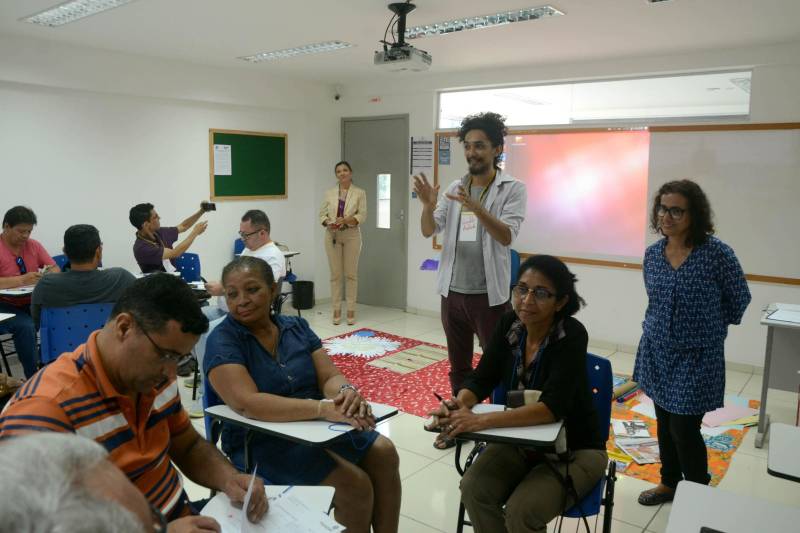 Começou, nesta segunda-feira (2), a Formação Continuada do Ensino Médio – Módulo III promovido pelo Projeto Mundiar, programa da Secretaria de Estado de Educação (Seduc) que atua na correção da distorção idade/ano escolar desde 2014.
FOTO: ELISEU DIAS / ASCOM SEDUC
DATA: 02.04.2018
BELÉM - PARÁ <div class='credito_fotos'>Foto: Eliseu Dias / Ascom Seduc | <a href='/midias/2018/originais/05b737b0-1c27-448c-aecb-f9ea8204c917.jpg' download><i class='fa-solid fa-download'></i> Download</a></div>