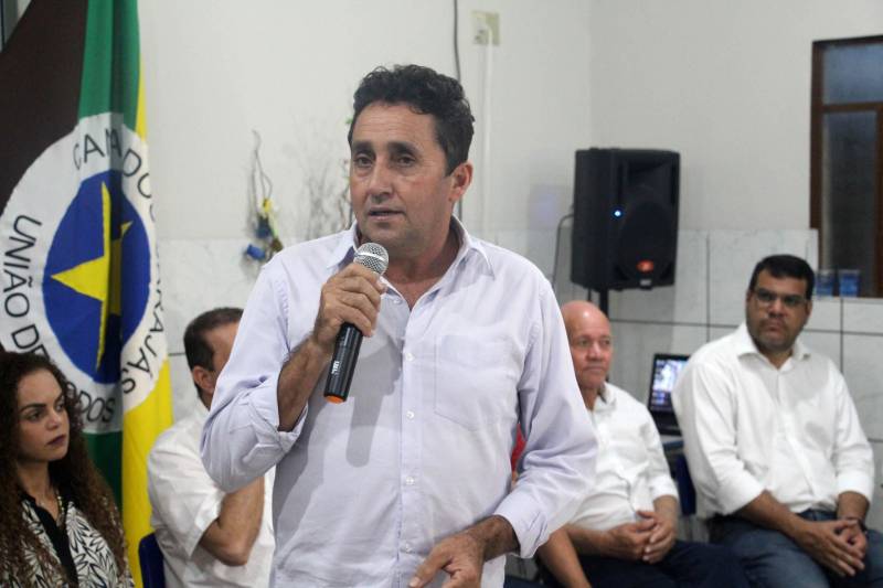 Em Canaã dos Carajás com a assinatura do convênio de Asfalto na Cidade, um aporte do Governo do Pará de R$6,5 milhões. A benfeitoria foi uma das demandas apresentadas pela prefeitura municipal na Secretaria de Municípios Sustentáveis e deve ser iniciada brevemente. Na foto, o prefeito de Canaã dos Carajás, Jeová Andrade.
FOTO: ANTONIO MACEDO / DIVULGAÇÃO
DATA: 11.05.2018
CANAÃ DOS CARAJÁS - PARÁ <div class='credito_fotos'>Foto: ANTONIO MACEDO / DIVULGAÇÃO | <a href='/midias/2018/originais/05f61d59-cfee-4ead-871f-6eabfb6216e7.jpg' download><i class='fa-solid fa-download'></i> Download</a></div>