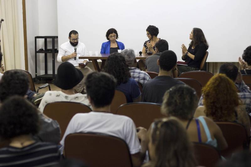 A Casa da Linguagem, instituição ligada à Fundação Cultural do Pará (FCP), promove oficinas de aperfeiçoamento para professores aos sábados.
FOTO: ARQUIVO / ASCOM FCP
DATA: 16.02.2018
BELÉM - PARÁ <div class='credito_fotos'>Foto: ASCOM FCPTN | <a href='/midias/2018/originais/06047b22-38d0-4eae-be31-4c587c237188.jpg' download><i class='fa-solid fa-download'></i> Download</a></div>