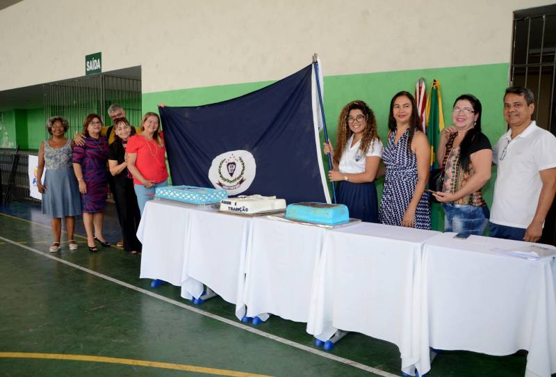 Uma das escolas mais antigas do país, fundada no dia 13 de abril de 1871, o Instituto de Educação Estadual do Pará (IEEP) completou 147 anos, nesta sexta-feira (13), com uma programação cultural, incluindo palestras, música, gincana solidária e apresentação da Banda da Marinha do Brasil. Durante a cerimônia de abertura da celebração, que contou com a presença de alunos e professores, o Governo do Estado, por meio da Secretaria de Estado de Educação (Seduc), anunciou um projeto de revitalização para a escola. Cerca de mil alunos do ensino médio regular e tecnológico estão matriculados atualmente no IEEP. Entre eles, a estudante Mel Gabriele de Araújo, aluna do 2º do Ensino Médio, veio do município Brasil Novo, no sudoeste do estado, para estudar para o Exame Nacional do Ensino Médio (Enem).

FOTO: RAI PONTES / ASCOM SEDUC
DATA: 13.04.2018
BELÉM - PARÁ <div class='credito_fotos'>Foto: Rai Pontes/Ascom Seduc   |   <a href='/midias/2018/originais/066f5d65-24ca-4422-b152-16e67af4cd06.jpg' download><i class='fa-solid fa-download'></i> Download</a></div>