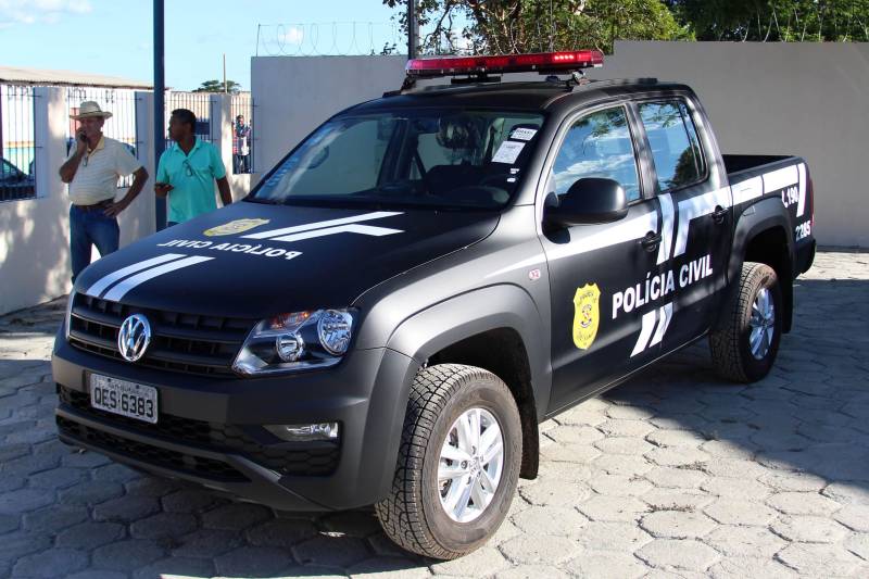 A inauguração da Unidade Integrada Pro Paz (UIPP), a entrega de uma viatura (foto) para a Polícia Civil e a assinatura de convênio para reforma e ampliação da Escola Municipal de Ensino Fundamental Brejo Grande, realizados nesta quarta-feira, 9, marcaram o início dos festejos do aniversário de 30 anos de emancipação do município de Brejo Grande do Araguaia, comemorado no dia 10 de maio.
FOTO: ANTONIO MACEDO / DIVULGAÇÃO
DATA: 09.05.2018
BREJO GRANDE DO ARAGUAIA - PARÁ <div class='credito_fotos'>Foto: ANTONIO MACEDO / DIVULGAÇÃO | <a href='/midias/2018/originais/06743326-0629-4abb-9cdf-f749b8321ef1.jpg' download><i class='fa-solid fa-download'></i> Download</a></div>