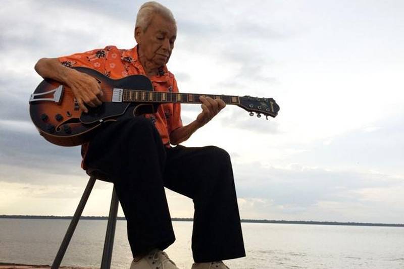 A programação da II Feira Livre de Arte e Cultura, organizada pela Fundação Cultural do Pará (FCP) terá homenagem a dois grandes nomes da música paraense: Mestre Vieira (foto), falecido recentemente, Ary Lobo e Vavá da Matinha.
FOTO: LUCIANA MEDEIROS / DIVULGAÇÃO
DATA: 07.03.2018
BELÉM - PARÁ <div class='credito_fotos'>Foto: Luciana Medeiros | <a href='/midias/2018/originais/06955984-f79f-460e-9dcc-b8a9ccd3e1ec.jpg' download><i class='fa-solid fa-download'></i> Download</a></div>