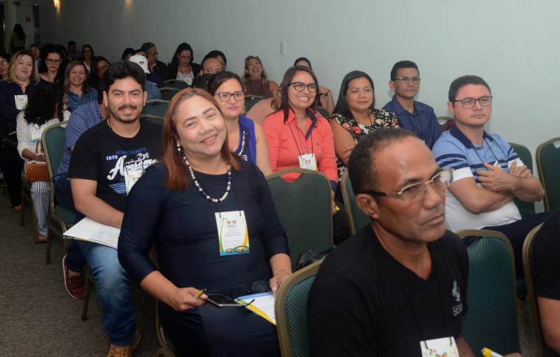 Dirigentes de instituições de ensino da rede pública participaram, nesta quinta-feira (5), do Fórum Extraordinário da União Nacional dos Dirigentes Municipais de Educação (UNDIME), em Belém.
FOTO: ELISEU DIAS / ASCOM SEDUC
DATA: 05.07.2018
BELÉM - PARÁ <div class='credito_fotos'>Foto: Eliseu Dias / Ascom Seduc | <a href='/midias/2018/originais/06d5d413-6736-40f0-944c-b7503558deb2.jpg' download><i class='fa-solid fa-download'></i> Download</a></div>