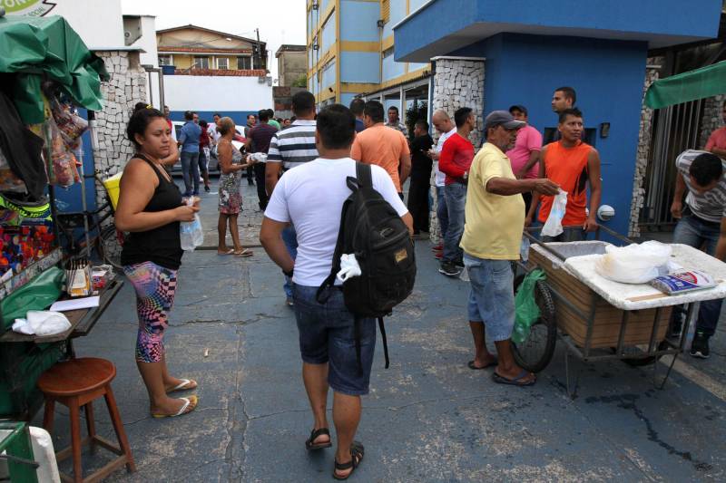 Um total de 9011 candidatos fizeram as provas para concorrer a 500 vagas para agente prisional da Superintendência do Sistema Penitenciário do Estado (Susipe), neste domingo, 18. No total, 11.835 candidatos estavam inscritos para o concurso, que é o primeiro da instituição para o cargo.
FOTO: CRISTINO MARTINS / AG. PARÁ
DATA: 18.03.2018
BELÉM - PARÁ <div class='credito_fotos'>Foto: Cristino Martins/Ag. Pará | <a href='/midias/2018/originais/07316567-3923-453c-9e07-21e5343a95d7.jpg' download><i class='fa-solid fa-download'></i> Download</a></div>