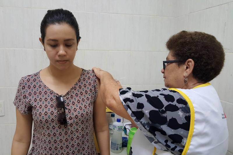 “A nossa saúde é muito valiosa, e nós mulheres, precisamos nos proteger contra o câncer de colo do útero e mudar esse cenário no país”, disse Jéssica Nunes, 25 anos (foto).
FOTO: CARLA FISCHER / ASCOM SESPA
DATA: 03.03.2018
BELÉM - PARÁ <div class='credito_fotos'>Foto: CARLA FISCHER / ASCOM SESPA | <a href='/midias/2018/originais/07361865-36e0-49fc-9946-c482d087fbd2.jpg' download><i class='fa-solid fa-download'></i> Download</a></div>