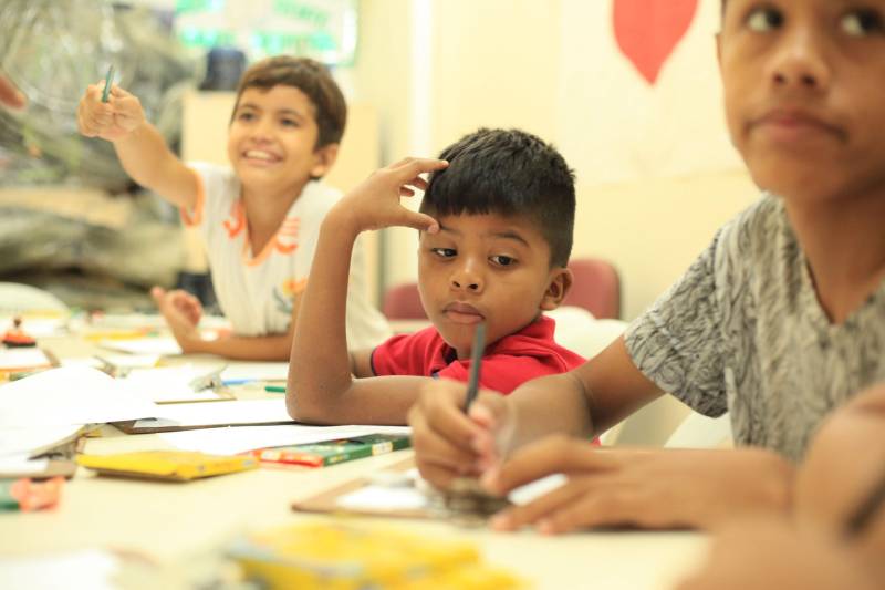 Com palestras, emissão de documentos, apresentações culturais, oficinas e exposições, o Dia D da Cidadania com Síndrome de Down trouxe uma programação diversificada e educativa sobre a questão das pessoas com deficiência intelectual, na manhã desta quinta-feira, 22, na Secretaria de Estado de Justiça e Direitos Humanos (Sejudh).
FOTO: WAGNER ALMEIDA / ASCOM SEJUDH
DATA: 22.03.2018
BELÉM - PARÁ <div class='credito_fotos'>Foto: Wagner Almeida/ Ascom Sejudh | <a href='/midias/2018/originais/079abef6-15ee-4f2a-873d-44b2c4d1308e.jpg' download><i class='fa-solid fa-download'></i> Download</a></div>