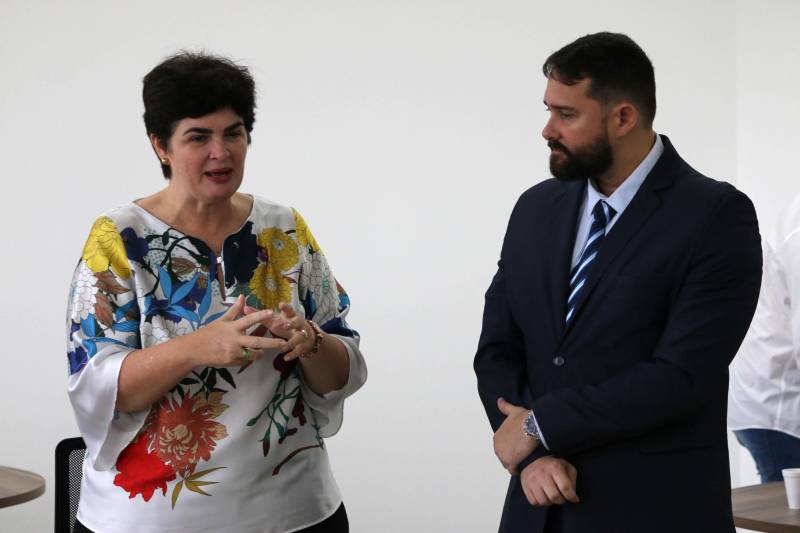 O CIIR tem a proposta de quebrar barreiras, diminuir transtornos, ampliar o acesso à saúde e também a esperança dessas pessoas de que realmente é possível melhorar a vida de todos. Ficamos felizes também, pois a criação de um centro de reabilitação sempre foi uma determinação do governador”, conta Heloísa Guimarães (foto).
FOTO: THALITA GARCIA / ASCOM INDSH
DATA: 21.03.2018
BELÉM - PARÁ <div class='credito_fotos'>Foto: THALITA GARCIA / ASCOM INDSH | <a href='/midias/2018/originais/07b8c147-0c79-41a6-8ebe-5a399395ab22.jpg' download><i class='fa-solid fa-download'></i> Download</a></div>