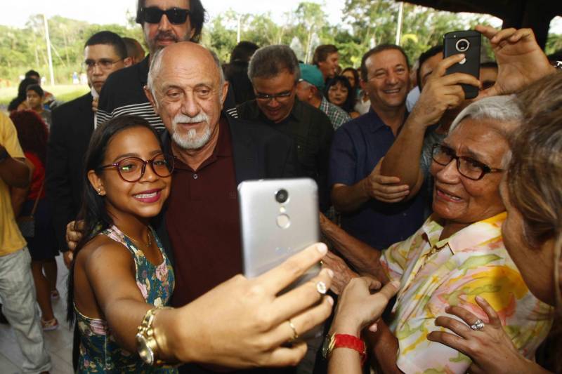 O Parque Estadual do Utinga (PEUt) o mais importante espaço de preservação e estudo da biodiversidade dentro da Região Metropolitana de Belém será reaberto à população a partir desta sexta,16, a partir das 16h30, com apresentações artísticas, com o Boi Veludinho, crianças do Pro Paz e a premiada Orquestra Sinfônica do Theatro da Paz. A apresentação será em um espaço ao ar livre e não será necessária a retirada de ingressos, por esse motivo, a recomendação é que o público chegue cedo, porque a entrada será fechada quando o espaço estiver lotado.
FOTO: THIAGO GOMES / AG PARÁ
DATA: 16.03.2018
BELÉM - PARÁ <div class='credito_fotos'>Foto: Thiago Gomes /Ag. Pará | <a href='/midias/2018/originais/07c9a08c-e025-4061-945e-fda59bad4049.jpg' download><i class='fa-solid fa-download'></i> Download</a></div>