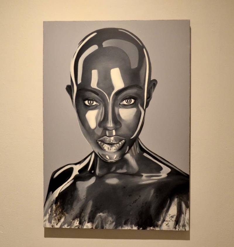 O arquiteto e artista visual Alexandre Dantas abre, hoje, 3, às 19h30, a exposição “Face a Face” (foto) com 20 telas de pintura, algumas em grandes dimensões na Galeria Theodoro Braga da Fundação Cultural do Pará (FCP). Com o trabalho, o artista faz um convite ao diálogo entre arte e espectador. “Pelas obras procurei expor meu consciente e o subconsciente, provocando o observador a desvendar meus pensamentos e reflexões sobre as pessoas e seus momentos, através de expressões ou intervenções nos rostos de anônimos”, pontua Alexandre Dantas. A exposição marca 10 anos da produção do artista, sendo 5 dedicados profissionalmente à pintura. A mostra foi contemplada no Prêmio Seiva no Edital Pauta Livre de 2018.
FOTO: ASCOM / FCP
DATA: 03.07.2018
BELÉM - PARÁ <div class='credito_fotos'>Foto: ASCOM FCP | <a href='/midias/2018/originais/089379ec-e777-496e-b9c3-6a4a9804b8b2.jpg' download><i class='fa-solid fa-download'></i> Download</a></div>