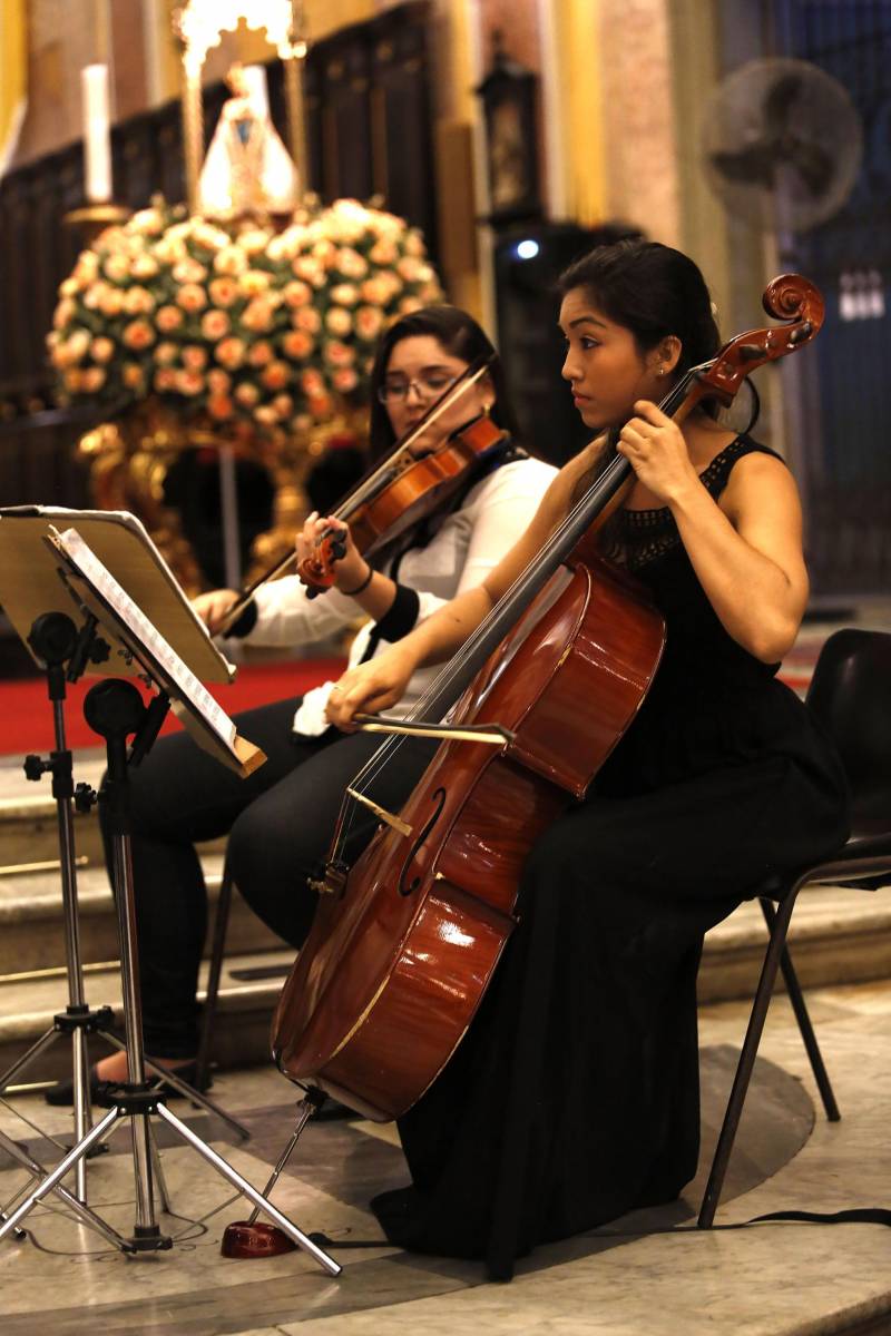 Apresentação do quarteto de cordas e duo de orgão e canto lírico da Uepa, na noite desta quinta-feira, 18, na Catedral de Belém.

FOTO: NAILANA THIELY / ARQUIVO ASCOM UEPA
DATA: 18.10.2018
BELÉM - PARÁ <div class='credito_fotos'>Foto: Nailana Thiely / Ascom Uepa   |   <a href='/midias/2018/originais/08d42daa-c836-4fbe-9a77-f5b0d3d21a6f.jpg' download><i class='fa-solid fa-download'></i> Download</a></div>