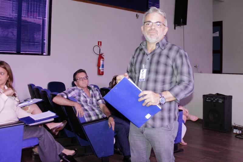 A Companhia de Saneamento do Pará (Cosanpa) realizou, na manhã desta quarta-feira (28), no auditório Inácio Gabriel, na sede da empresa, uma reunião de planejamento estratégico. Entre outras discussões, foi tratada a metodologia de trabalho e o cronograma de metas a serem alcançadas para o ano de 2018. Na foto, o presidente da Cosanpa, Cláudio Conde.
FOTO: ANDREA CUNHA / ASCOM COSANPA
DATA: 28.02.2018
BELÉM - PARÁ <div class='credito_fotos'>Foto: ANDREA CUNHA/ASCOM COSANPA | <a href='/midias/2018/originais/0908b2a4-fdcf-453d-bfa6-b8db58401c26.jpg' download><i class='fa-solid fa-download'></i> Download</a></div>