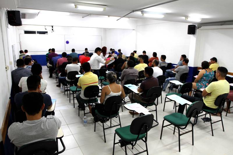 Um total de 9011 candidatos fizeram as provas para concorrer a 500 vagas para agente prisional da Superintendência do Sistema Penitenciário do Estado (Susipe), neste domingo, 18. No total, 11.835 candidatos estavam inscritos para o concurso, que é o primeiro da instituição para o cargo.

FOTO: CRISTINO MARTINS / AG. PARÁ
DATA: 18.03.2018
BELÉM - PARÁ <div class='credito_fotos'>Foto: Cristino Martins/Ag. Pará   |   <a href='/midias/2018/originais/092744e7-3717-433f-b911-74468e90abf8.jpg' download><i class='fa-solid fa-download'></i> Download</a></div>