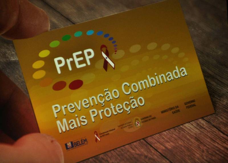 Uma nova estratégia de prevenção a contaminação pelo vírus da Aids será oferecida na rede pública de saúde do Pará, a começar por Belém: a profilaxia pré-exposição, conhecida como PrEP, baseada no uso de medicamentos antirretrovirais (ARV) e com chances de prevenir a infecção pelo HIV em até 90% quando usada de forma correta. O método é indicado para casos específicos dentro de grupos de vulnerabilidade, possui efeitos colaterais e em nenhum momento poderá substituir o uso de preservativos. O anúncio foi feito pela Secretaria de Estado de Saúde Pública (Sespa) durante encontro realizado nesta quinta-feira (21), em Belém, com representantes do Ministério da Saúde, Secretaria de Saúde de Belém, profissionais de saúde e integrantes da Sociedade Civil Organizada.
FOTO: JOSÉ PANTOJA / ASCOM SESPA
DATA: 21.06.2018
BELÉM - PARÁ <div class='credito_fotos'>Foto: José Pantoja / Ascom Sespa | <a href='/midias/2018/originais/0954d18c-3588-482b-a47a-6eceae1596e1.jpg' download><i class='fa-solid fa-download'></i> Download</a></div>