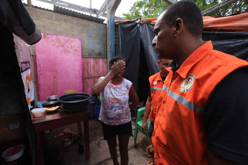 Em Marabá (foto) já são 198 famílias desabrigadas, 58 desalojadas e 194 afetadas. O município conta com cinco abrigos oficiais e dois não oficiais - estruturados pela própria comunidade. As famílias já começaram a receber o benefício eventual por meio das Secretarias Estadual e Municipal de Assistência Social.

FOTO: MÁCIO FERREIRA / AG. PARÁ
DATA: 16.02.2018
MARABÁ - PARÁ <div class='credito_fotos'>Foto: MÁCIO FERREIRA/ AG. PARÁ   |   <a href='/midias/2018/originais/099817c2-b3bb-48c7-8a9d-c6180af220a3.jpg' download><i class='fa-solid fa-download'></i> Download</a></div>