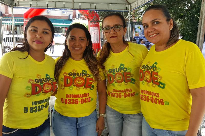 A abertura da Campanha da Copa, promovida pela Fundação Centro de Hemoterapia e Hematologia do Pará (Hemopa), neste sábado (9), foi marcada por alegria, descontração, apresentação cultural, comemoração de aniversário, prestação de serviços de saúde e até demonstração de jiu-jitsu.
FOTO: ASCOM HEMOPA
DATA: 09.06.2018
BELÉM - PARÁ <div class='credito_fotos'>Foto: Ascom Hemopa | <a href='/midias/2018/originais/099c45ac-c8ce-4905-89ee-374d9879ab93.jpg' download><i class='fa-solid fa-download'></i> Download</a></div>