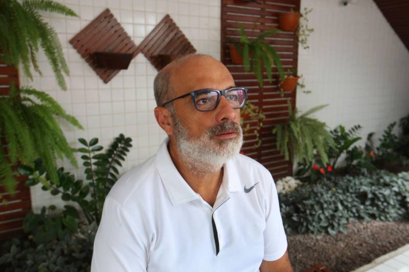 O pesquisador do Museu Emílio Goeldi e coordenador da Estação Científica Ferreira Pena, Leandro Ferreira (foto) ressalta que por associar diversas formas de vegetações, o Peut é um tesouro próximo à população e responsável pelo conforto térmico na cidade. Em artigo publicado pelo pesquisador, ele descreve que o desafio das grandes cidades atualmente é propiciar um crescimento e um desenvolvimento urbano, que proporcionem geração de riqueza, qualidade de vida e qualidade ambiental para seus atuais e futuros habitantes. “As áreas verdes são essenciais na vida dos cidadãos, pois, além de se constituírem em espaços de lazer, reduzem a poluição atmosférica e contribuem para a regulação do micro-clima urbano, diminuindo a temperatura”, explica Leandro Ferreira. Além disso, completa: “as áreas verdes aumentam a circulação do ar e retêm até 70% da poeira em suspensão”, diz.
FOTO: IGOR BRANDÃO / AG PARÁ
DATA: 13.03.2018
BELÉM - PARÁ <div class='credito_fotos'>Foto: IGOR BRANDÃO / AG. PARÁ | <a href='/midias/2018/originais/09fcb233-f01d-48dc-906d-2a2c74aa6740.jpg' download><i class='fa-solid fa-download'></i> Download</a></div>