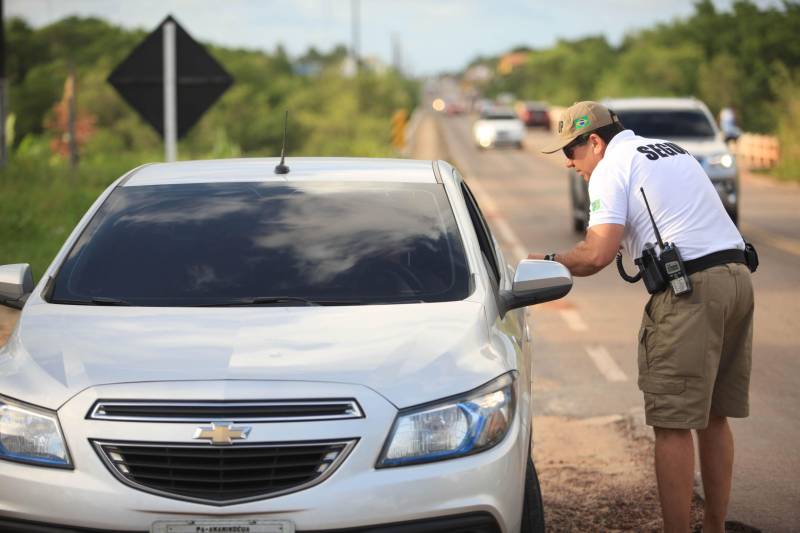 Atuação dos agentes de segurança durante a Operação Verão 2018 no segundo final de semana de férias.
FOTO: MÁCIO FERREIRA / AG. PARÁ
DATA: 07.07.2018
SALINÓPOLIS - PARÁ <div class='credito_fotos'>Foto: MÁCIO FERREIRA/ AG. PARÁ | <a href='/midias/2018/originais/0a019f1f-d8cb-4f29-b7fe-baccee9114d3.jpg' download><i class='fa-solid fa-download'></i> Download</a></div>