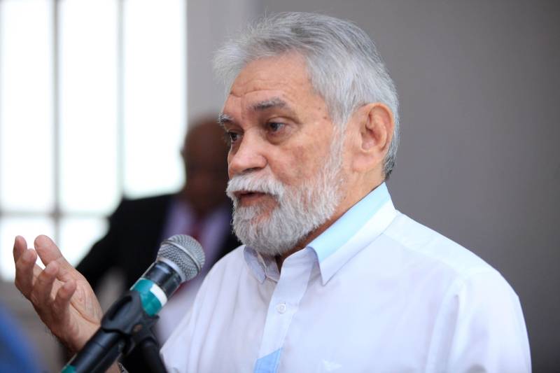 Quase R$ 2 milhões em equipamentos para o combate a malária no Pará foram distribuídos, nesta quarta-feira (7), em cerimônia no Palácio do Governo, em Belém. No total 38 microscópios, 21 motocicletas e 9 caminhonetes foram entregues, pelo governador Simão Jatene, a representantes de 11 municípios beneficiados, de diferentes regiões do Pará. Na ocasião, o governo também homenageou servidores estaduais que atuam há mais de 30 anos no combate a endemias e dedicaram anos de profissionalismo, compromisso e responsabilidade com o trabalho na Vigilância em Saúde Pública do Estado do Pará.
FOTO: MÁCIO FERREIRA / AG. PARÁ
DATA: 07.03.2018
BELÉM - PARÁ <div class='credito_fotos'>Foto: Antônio Silva/Ag. Pará | <a href='/midias/2018/originais/0a0311f0-9c2f-4cc6-8504-6f343abaee67.jpg' download><i class='fa-solid fa-download'></i> Download</a></div>