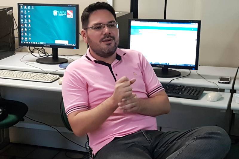 Encerrou nesta quinta-feira, 26, o módulo de Equilíbrio Fiscal do Workshop de Melhoria da Situação Fiscal dos Municípios do Pará para o polo Belém III, criado recentemente para atender os gestores e técnicos que não participaram do primeiro circuito de workshops, iniciado em outubro do ano passado, e que capacitou 53 cidades que integram o Programa Municípios Sustentáveis (PMS), desenvolvido pela Secretaria Extraordinária de Municípios Sustentáveis (Semsu). Na foto, o Procurador Geral de Almeirim, Ivo Veras, que participou do módulo encerrado nesta quinta.
FOTO: DANI FILGUEIRAS / ASCOM SEMSU
DATA: 26.04.2018
BELÉM - PARÁ <div class='credito_fotos'>Foto: DANI FILGUEIRAS / ASCOM SEMSU | <a href='/midias/2018/originais/0a6274ea-c239-4369-8b9a-d792ab7d2fe4.jpg' download><i class='fa-solid fa-download'></i> Download</a></div>