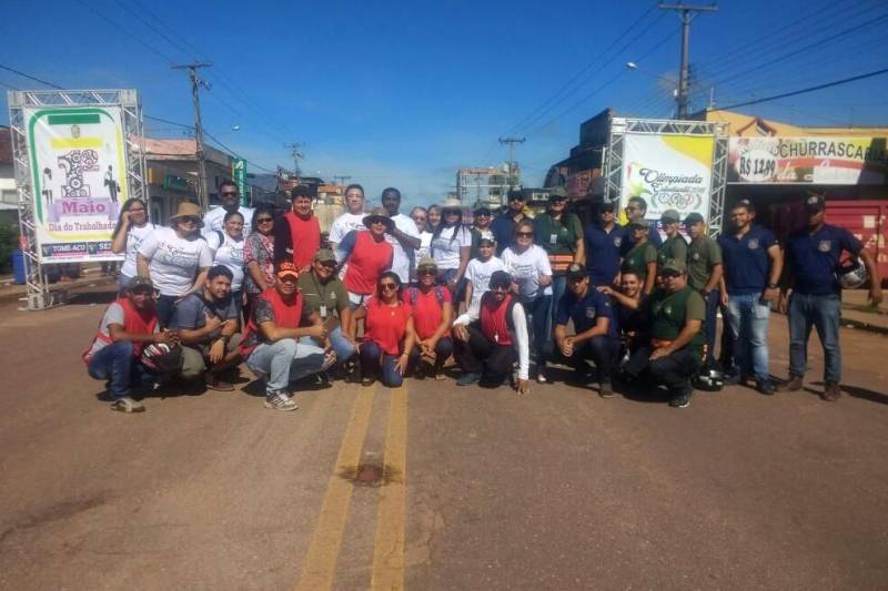 Mais de 40 municípios, em todo o Pará, irão receber ações educativas para o trânsito, promovidas pelo Departamento de Trânsito do Estado (Detran), ao longo do mês de maio. As atividades fazem parte da Operação Maio Amarelo, em apoio ao movimento nacional, instituído pela Organização das Nações Unidas (ONU), que visa colocar em pauta o tema segurança viária e mobilizar a sociedade como um todo para o combate aos altos índices de acidentes no trânsito.
FOTO: ASCOM DETRAN
DATA: 02.05.2018 <div class='credito_fotos'>Foto: ASCOM DETRAN | <a href='/midias/2018/originais/0a816116-272a-447b-807d-8da85685494f.jpg' download><i class='fa-solid fa-download'></i> Download</a></div>