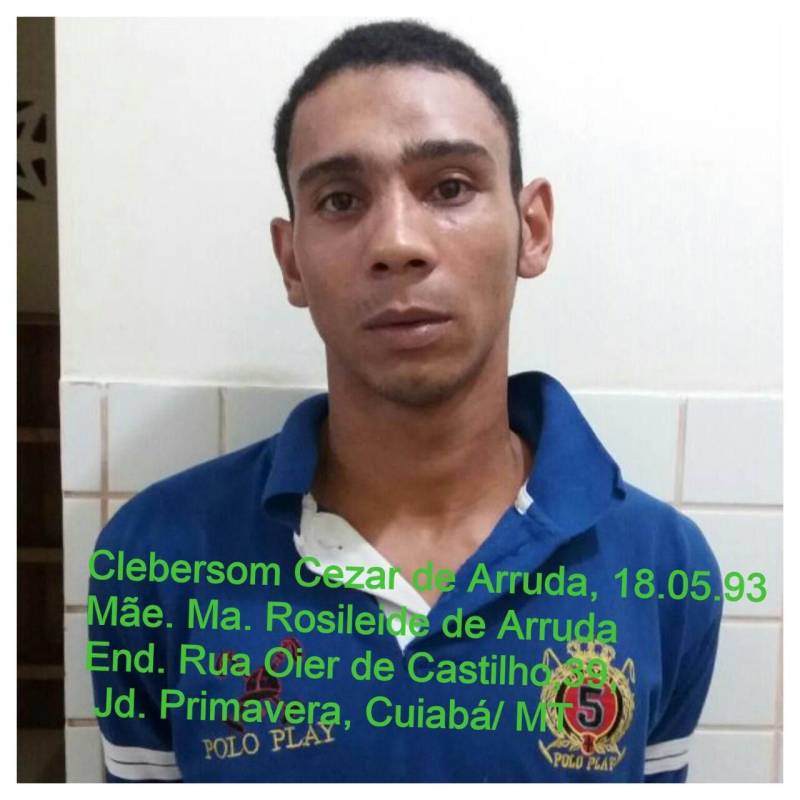 Policiais civis e militares evitaram o arrombamento de um banco no município de Jacundá, no sudeste paraense, prendendo cinco pessoas, na segunda-feira (26). Com os presos foi apreendido farto material usado em arrombamento de cofres e um aparelho eletrônico usado como bloqueador de sinais de telecomunicação. Os acusados foram transferidos para o município de Tucuruí, onde houve a autuação em flagrante nesta terça-feira (27), por associação criminosa. Eles irão responder também por crime de corrupção ativa, por terem oferecido dinheiro aos policiais militares para não serem presos. Na foto, o acusado Cleberson César de Arruda.
FOTO: ASCOM / POLÍCIA CIVIL
DATA: 27.03.2018
JACUNDÁ - PARÁ <div class='credito_fotos'>Foto: Ascom / Polícia Civil | <a href='/midias/2018/originais/0ab8db8a-38f5-4d0b-990b-022b681dcc00.jpg' download><i class='fa-solid fa-download'></i> Download</a></div>