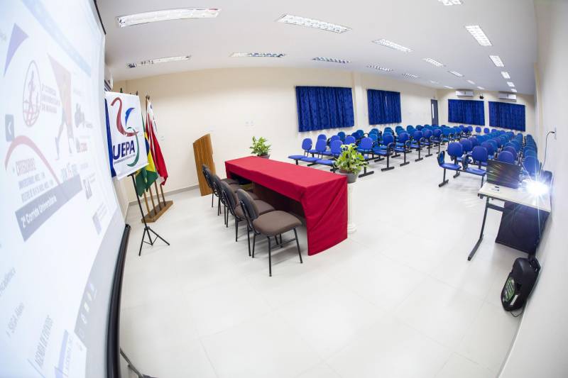 Governador Simão Jatene e comitiva da Uepa durante inauguração do bloco IV, do campus VIII da Uepa, em Marabá, na tarde desta sexta-feira, 6.
FOTO: NAILANA THIELY
DATA: 06.04.18
MARABÁ-PARÁ <div class='credito_fotos'>Foto: Agência Pará | <a href='/midias/2018/originais/0adaa5e9-f9d9-4179-a47b-dc4fd8c696c3.jpg' download><i class='fa-solid fa-download'></i> Download</a></div>