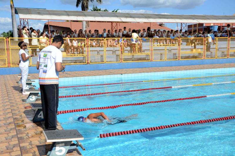 Na disputa houve partidas de goaball, bocha, tênis de mesa atletismo e natação (foto). A promoção do evento é da Secretaria de Educação (Seduc) por meio do seu Núcleo de Esporte e Lazer (NEL). Conceição Felgueiras, coordenadora dos Jogos, fez avaliação positiva do evento, realizado pela primeira vez fora da capital paraense e que mobilizou mais de 270 pessoas diretamente, entre dirigentes, técnicos e acompanhantes dos paratletas. "Todos os paratletas participantes são vencedores. Além da competição, eles tiveram um momento para socializar e confraternizar -pois eram participantes de vários municípios do estado. O evento ainda cumpriu a missão de sensibilizar o poder público local sobre a importância do incentivo ao esporte paralímpico", disse.
FOTO: FERNANDO NOBRE / ASCOM SEDUC
DATA: 29.06.2018
MARABÁ - PARÁ <div class='credito_fotos'>Foto: FERNANDO NOBRE/ASCOM SEDUC | <a href='/midias/2018/originais/0aea7e42-cac8-4f1d-a719-bd93f779c66b.jpg' download><i class='fa-solid fa-download'></i> Download</a></div>