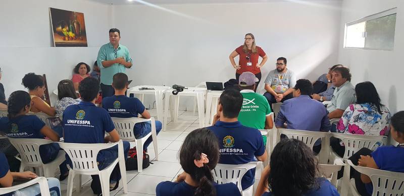 O auditório da Secretaria de Economia Rural e Urbana de Xinguara (foto), no sudeste paraense, ficou lotado nesta quinta-feira (8), durante a reunião do Fórum Municipal de Socioeconomia, realizado pelo Centro Regional de Governo do Sudeste do Pará e Programa das Nações Unidas para o Desenvolvimento (Pnud), em parceria com a Secretaria de Estado de Meio Ambiente e Sustentabilidade (Semas). No encontro foram definidas as câmaras temáticas que têm o objetivo de reunir a sociedade civil e as esferas de governo para debater políticas públicas prioritárias para o município.
FOTO: ASCOM CRGSP
DATA: 08.11.2018
XINGUARA - PARÁ <div class='credito_fotos'>Foto: ASCOM CRGSP | <a href='/midias/2018/originais/0b8b928c-301a-45ec-a3a8-ca3dfc4e19dd.jpg' download><i class='fa-solid fa-download'></i> Download</a></div>