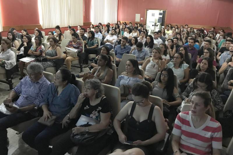 O Instituto Nacional do Câncer estima a incidência de 600 mil casos novos de câncer para o ano de 2018 no país. Neste sentido, o cirurgião-dentista desempenha papel fundamental antes, durante e após o tratamento oncológico e a importância deste profissional foi defendida no “I Simpósio de Odontologia: Abordagem odontológica do paciente hospitalar”, realizado pelo Hospital Ophir Loyola, neste final de semana.
FOTO: ASCOM HOL
DATA: 25.03.2018
BELÉM - PARÁ <div class='credito_fotos'>Foto: ASCOM HOL | <a href='/midias/2018/originais/0beed46b-e393-4c8d-a486-348667939fdb.jpg' download><i class='fa-solid fa-download'></i> Download</a></div>