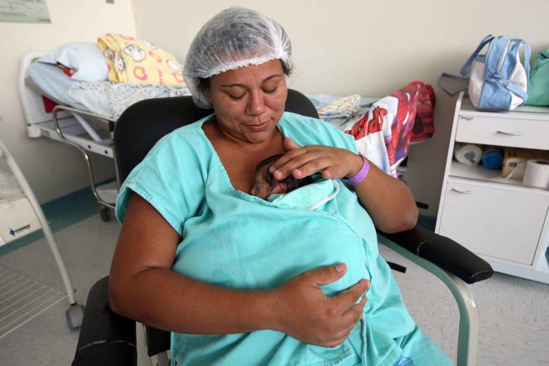 Em 2017, A Santa Casa recebeu a Acreditação Nível 1, para instituições que atendem aos critérios de segurança do paciente em todas as áreas de atividade, incluindo aspectos estruturais e assistenciais. A conquista do Certificado de Acreditação ONA 1 foi muito comemorada pelos 2.600 servidores da Santa Casa de Misericórdia do Pará. Uma onda de otimismo tomou conta do hospital e se expressava através risos, abraços e confraternizações. 

FOTO: ASCOM SANTA CASA
DATA: 18.12.2018
BELÉM - PARÁ <div class='credito_fotos'>Foto: ASCOM / SANTA CASA   |   <a href='/midias/2018/originais/0c495e45-5739-4ba2-9483-f0141bb19d3e.jpg' download><i class='fa-solid fa-download'></i> Download</a></div>