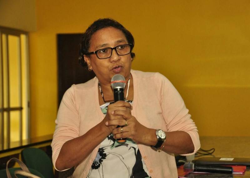A Secretaria de Estado de Saúde Pública (Sespa) realizou, nesta quinta (12) e sexta-feira (13), na Câmara Municipal de Salinópolis, a I Reunião Avaliativa dos Hospitais Regionais sob Gestão do Estado, tendo como tema principal a contratualização de hospitais no âmbito do Sistema Único de Saúde (SUS) em consonância com a Política Nacional de Atenção Hospitalar (PNHOS).. Na foto, Sandra Fonseca, diretora do Departamento de Organização dos Serviços sob Gestão do Estado.
FOTO: JOSÉ PANTOJA / ASCOM SESPA
DATA: 13.04.2018
SALINÓPOLIS - PARÁ <div class='credito_fotos'>Foto: José Pantoja / Ascom Sespa | <a href='/midias/2018/originais/0c525115-df38-4c13-b4a3-5e84d6750b96.jpg' download><i class='fa-solid fa-download'></i> Download</a></div>